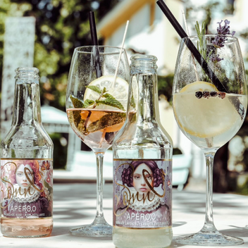 APÉRO,0 von Sonnen Bern in Sommerdeko auf dem Tisch