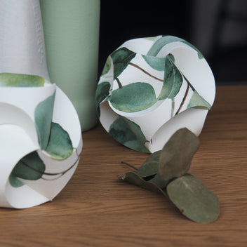 Papierkunst Kugeln aus der Tapete Design Blätter Green