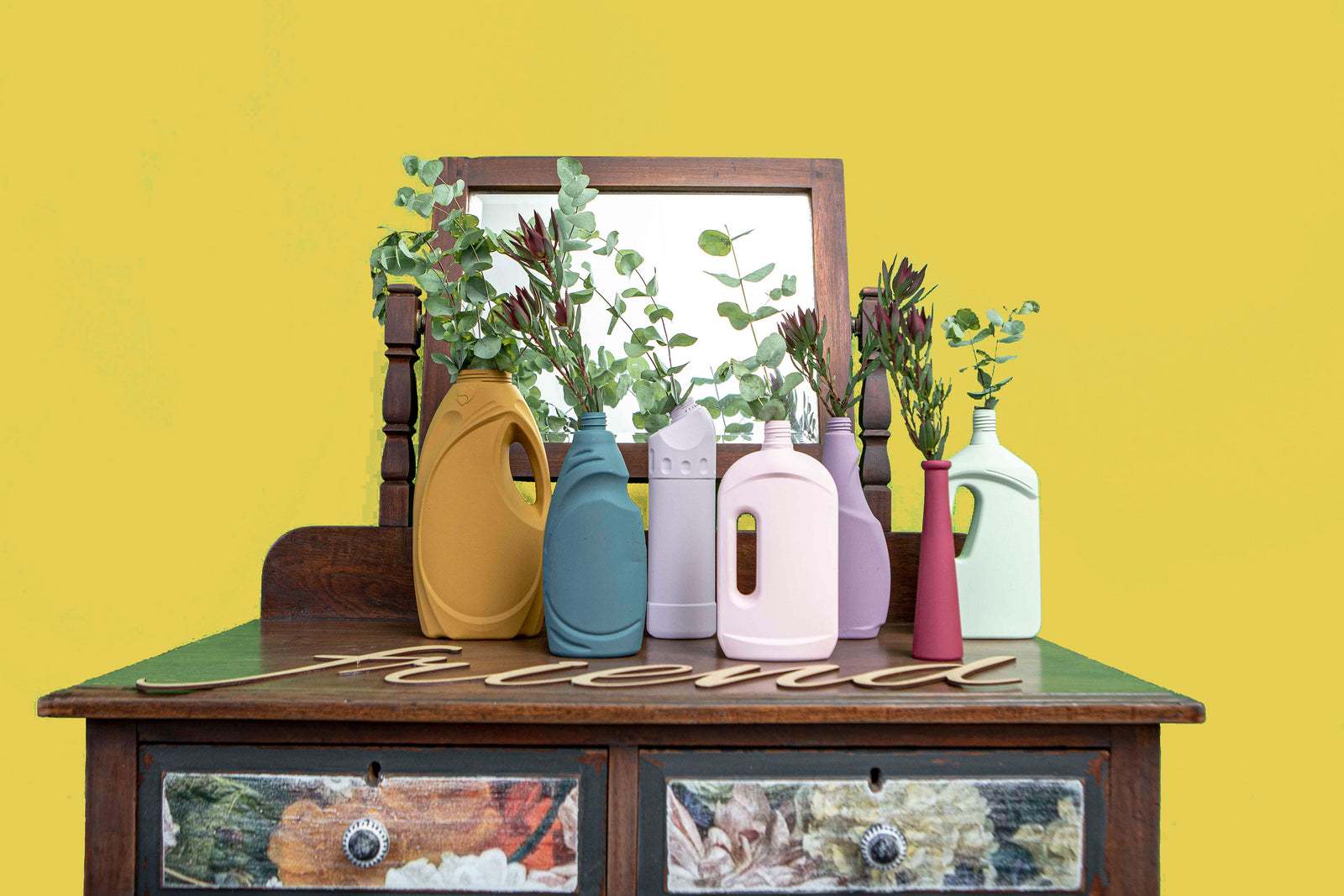 Upcycling von Plastikflaschen mit Tjhoko Paint im Atelier 1818