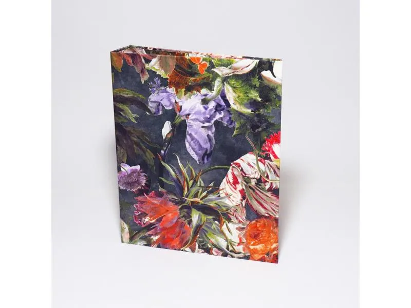 Passepartout red